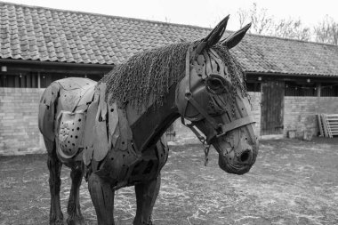 Glastonbury. Somerset. Birleşik Krallık. 30 Aralık 2023 Harriet Mead 'in Punch adlı bir at heykeli Somerset Kırsal Yaşam Müzesi' nde sergileniyor.