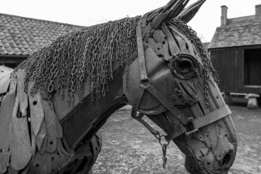 Glastonbury. Somerset. Birleşik Krallık. 30 Aralık 2023 Harriet Mead 'in Punch adlı bir at heykeli Somerset Kırsal Yaşam Müzesi' nde sergileniyor.