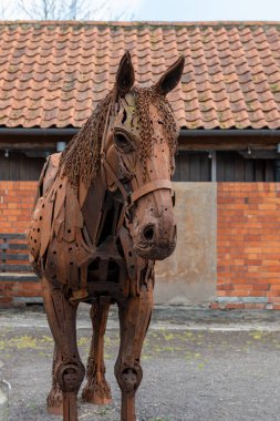 Glastonbury. Somerset. Birleşik Krallık. 24 Mart 2024 Harriet Mead 'in Punch adlı at heykelinin bir heykeli Somerset Kırsal Yaşam Müzesi' nde sergileniyor.