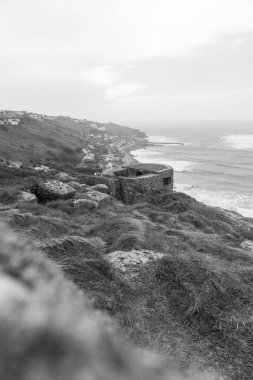 Cornish sahilindeki Sennen Koyu 'nun manzara fotoğrafı.