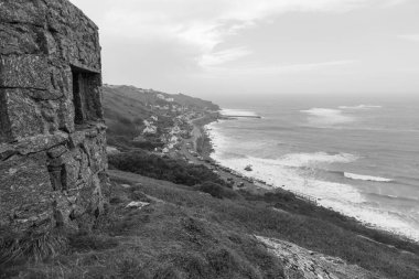 Cornish sahilindeki Sennen Koyu 'nun manzara fotoğrafı.