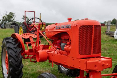 Low Ham.Somerset. Birleşik Krallık. 20 Temmuz 2024 Eski Allis Chalmers traktörü Somerset Steam and Country Show 'da sergileniyor.