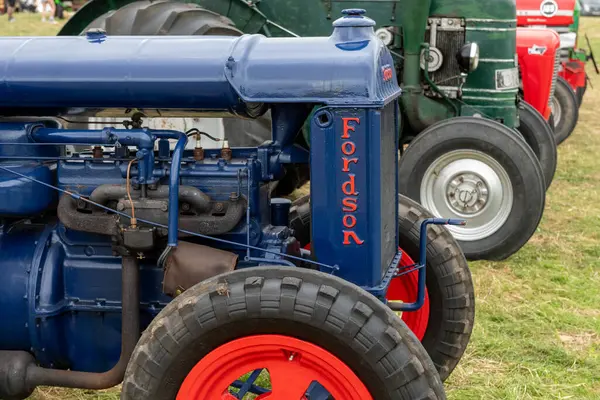 Low Ham.Somerset. Birleşik Krallık. 20 Temmuz 2024.A restore edilmiş standart Fordson, Somerset Steam and Country Show 'da sergileniyor.