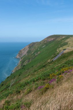Exmoor Ulusal Parkı 'ndaki Countisbury Hill Beacon Tor' dan görüntü