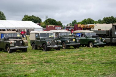 Low Ham.Somerset. Birleşik Krallık. 20 Temmuz 2024 Eski Land Rover seçmeleri Somerset Steam and Country Show 'da sergileniyor.