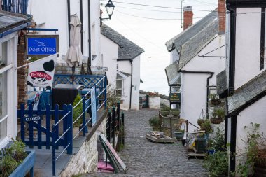 Clovelly. Devon. Birleşik Krallık. 19 Ocak 2024. Clovelly Köyü 'ndeki kaldırımlı caddenin fotoğrafı.