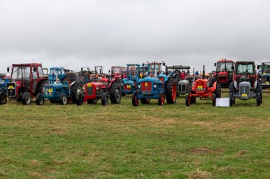 Low Ham.Somerset. Birleşik Krallık. 20 Temmuz 2024. Klasik traktörler ayakkabının üzerinde. Somerset Steam and Country Show.