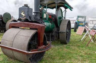 Low Ham.Somerset.Birleşik Krallık. 20 Temmuz 2024 A 1902 Aveling ve Porter 10 tonluk yol silindiri Trundle, Somerset Steam and Country Show 'da sergileniyor.