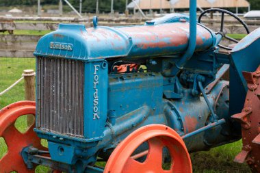 Güdümlü Güç. Cheltenham. Birleşik Krallık. 21 Temmuz. Klasik bir Fordson Major Cotswald Çiftlik Parkı 'nda sergileniyor.