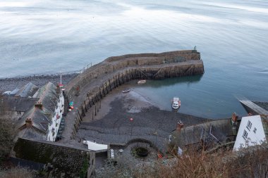 Clovelly. Devon. Birleşik Krallık. 19 Ocak 2024. Clovelly, Kuzey Devon sahilindeki rıhtımın fotoğrafı.