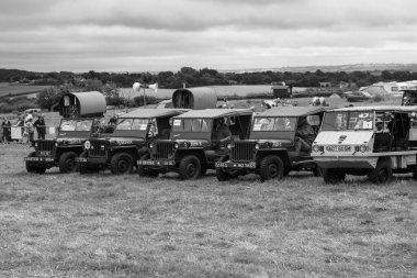 Low Ham.Somerset. Birleşik Krallık. 20 Temmuz 2024. Antika askeri araçların bir seçimi Somerset Steam and Country Show 'da sergileniyor.