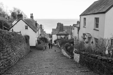 Clovelly. Devon. Birleşik Krallık. 19 Ocak 2024. Clovelly Köyü 'ndeki kaldırımlı caddenin fotoğrafı.