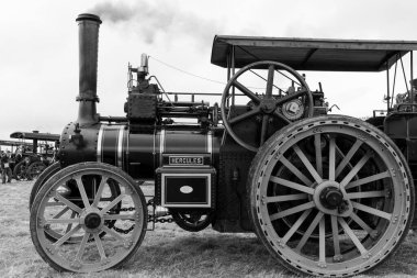 Low Ham.Somerset. Birleşik Krallık. 20 Temmuz 2024. 1910 model Herkül adındaki Mclaren çekici motoru Somerset Steam and Country Show 'da sergileniyor.