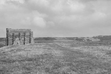 Dorset 'teki Jurassic sahilinde Abbotsbury' deki St. Catherines kilisesi.