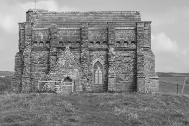 Dorset 'teki Jurassic sahilinde Abbotsbury' deki St. Catherines kilisesi.