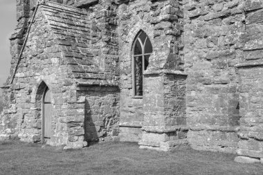 Dorset 'teki Jurassic sahilinde Abbotsbury' deki St. Catherines kilisesi.