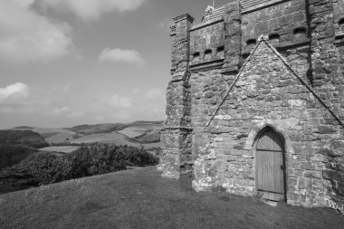 Dorset 'teki Jurassic sahilinde Abbotsbury' deki St. Catherines kilisesi.