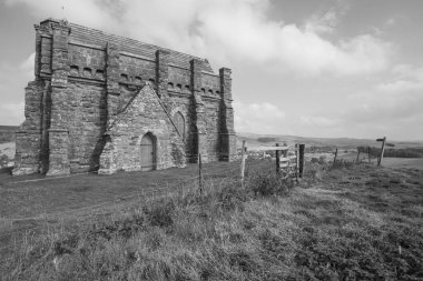 Dorset 'teki Jurassic sahilinde Abbotsbury' deki St. Catherines kilisesi.