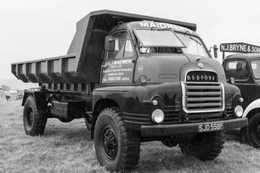 Low Ham.Somerset.Birleşik Krallık. 20 Temmuz 2024 Bedford RL bahşişçisi 1967 'den Somerset Steam and Country Show' da.