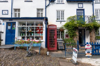 Clovelly. Devon. Birleşik Krallık. 28 Eylül 2024. Clovelly 'deki eski postanenin fotoğrafı.