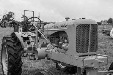 Low Ham.Somerset. Birleşik Krallık. 20 Temmuz 2024 Eski Allis Chalmers traktörü Somerset Steam and Country Show 'da sergileniyor.