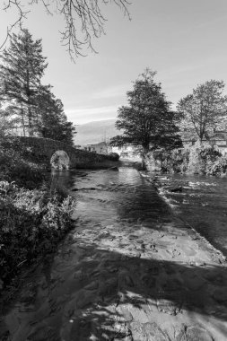 Badgworthy Nehri, Exmoor Ulusal Parkı 'ndaki Malmsmead köprüsünün altından akıyor.