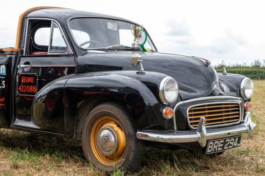 Haselbury Plucknet. Somerset. Birleşik Krallık. 17 Ağustos 2024.A Morris Minor kamyonet 1970 'ten kalma.