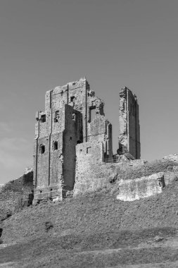 Corfe Castle Dorset'deki / daki kalıntıları