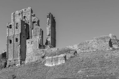 Corfe Castle Dorset'deki / daki kalıntıları