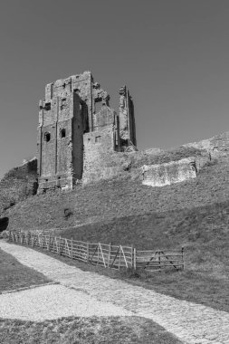 Corfe Castle Dorset'deki / daki kalıntıları