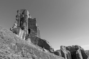 Corfe Castle Dorset'deki / daki kalıntıları