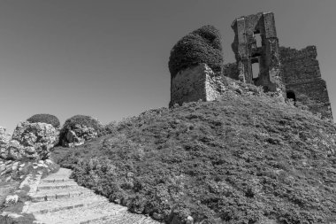 Corfe Castle Dorset'deki / daki kalıntıları