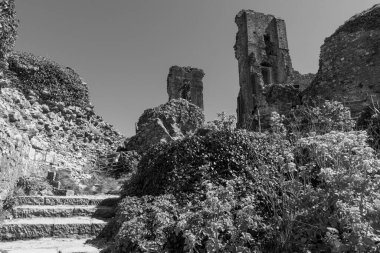 Corfe Castle Dorset'deki / daki kalıntıları
