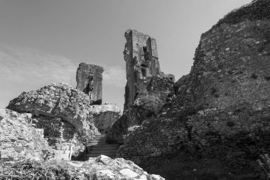 Corfe Castle Dorset'deki / daki kalıntıları