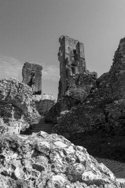 Corfe Castle Dorset'deki / daki kalıntıları