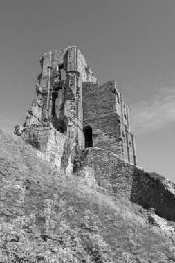 Corfe Castle Dorset'deki / daki kalıntıları