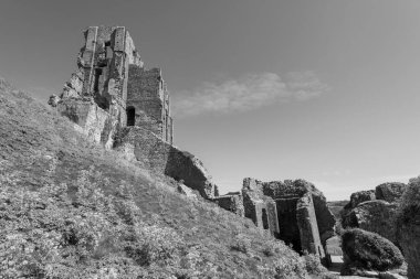 Corfe Castle Dorset'deki / daki kalıntıları
