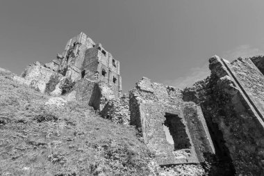 Corfe Castle Dorset'deki / daki kalıntıları