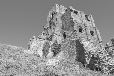 Corfe Castle Dorset'deki / daki kalıntıları