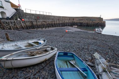Clovelly. Devon. Birleşik Krallık. 19 Ocak 2024. Clovelly, Kuzey Devon sahilindeki rıhtımın fotoğrafı.