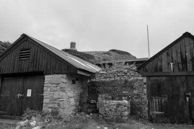 Dorset 'teki Kimmeridge Körfezi' ne bakan Clavell Kulesi 'nin fotoğrafı