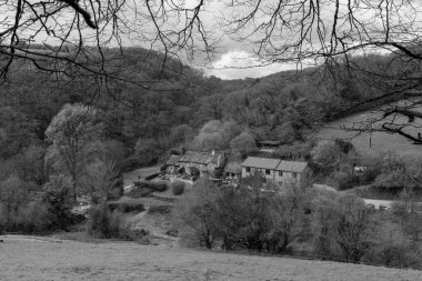Tarr Steps. Somerset. Birleşik Krallık. 28. 2024 Tarr Farm Inn 'in Exmoor Ulusal Parkı Tarr Basamakları' ndaki fotoğrafı.