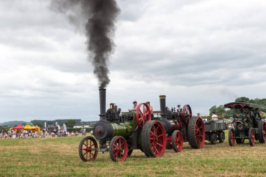 Haselbury Plucknet. Somerset. Birleşik Krallık. 17 Ağustos 2024.A 1907 Wallis ve Steevens çekici motoru.