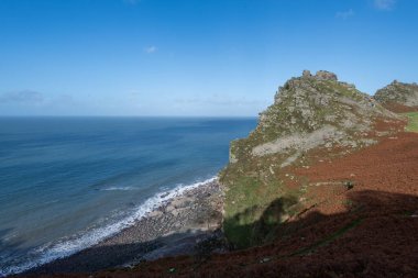 Exmoor Ulusal Parkı 'ndaki Kayalar Vadisi' nin manzara fotoğrafı.
