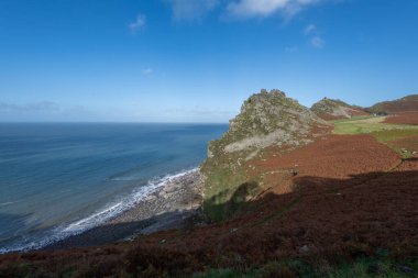 Exmoor Ulusal Parkı 'ndaki Kayalar Vadisi' nin manzara fotoğrafı.