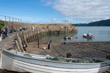 Clovelly. Devon. Birleşik Krallık. 28 Eylül 2024. Kuzey Devon sahilindeki Clovelly rıhtımının fotoğrafı.