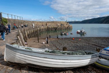Clovelly. Devon. Birleşik Krallık. 28 Eylül 2024. Kuzey Devon sahilindeki Clovelly rıhtımının fotoğrafı.