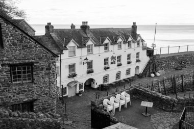 Clovelly. Devon. Birleşik Krallık. 19 Ocak 2024. Devon Clovelly 'deki Red Lion otelinin fotoğrafı.