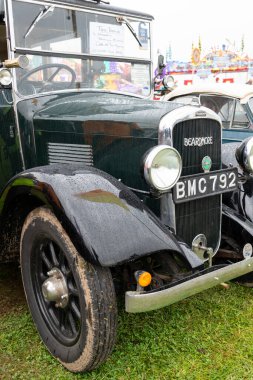 Dorchester. Dorset. United Kingdom.Ekimin 7 'si. 1935' ten kalma bir Beardmore taksisi Dorset County Show 'da sergileniyor.