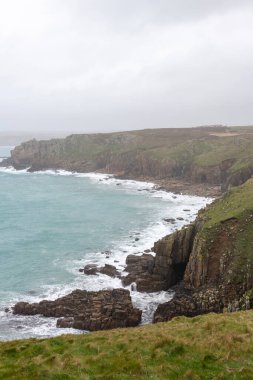 Cornwall 'daki Lands End' deki kayalıkların manzara fotoğrafı